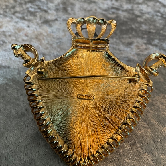 Vintage Monet Blue and Black Coat of Arms Pin - Picture 2 of 2